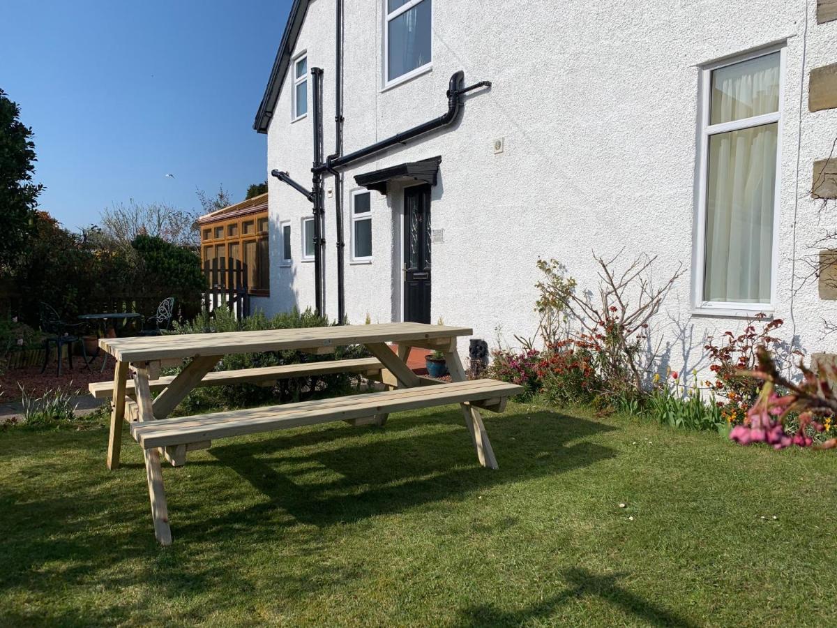 Holly Trees Bed & Breakfast Seahouses Exterior photo